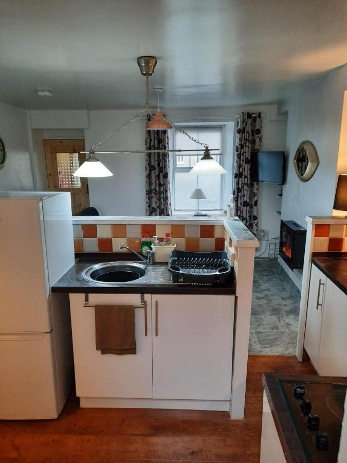 Snowdonia Rock Cottage - cosy&pet friendly Penrhyndeudreath Esterno foto