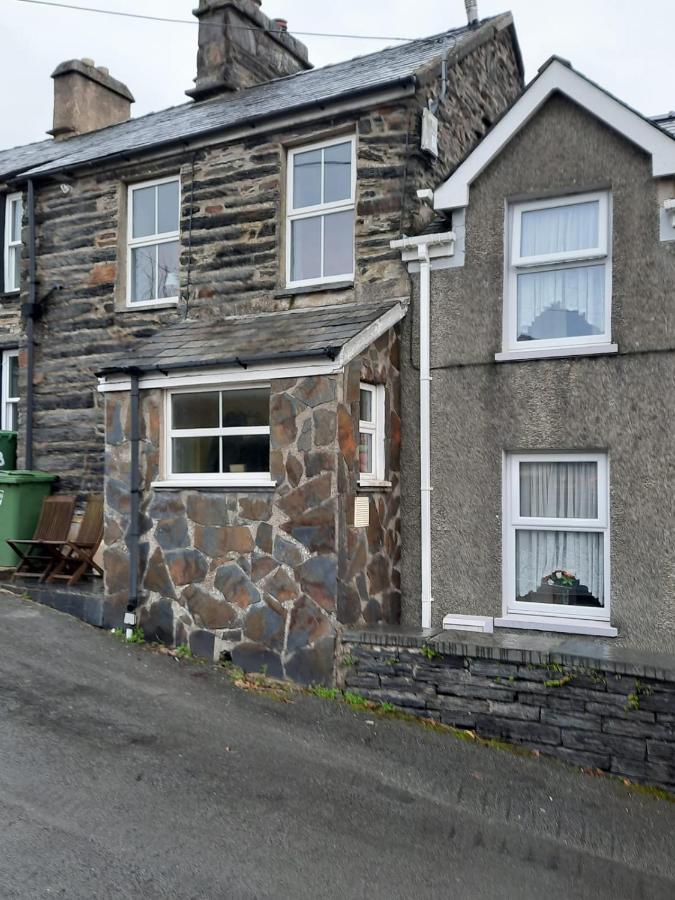 Snowdonia Rock Cottage - cosy&pet friendly Penrhyndeudreath Esterno foto