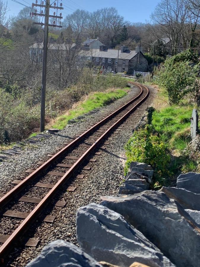 Snowdonia Rock Cottage - cosy&pet friendly Penrhyndeudreath Esterno foto