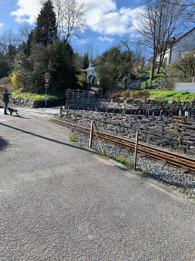 Snowdonia Rock Cottage - cosy&pet friendly Penrhyndeudreath Esterno foto